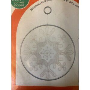 Vintage New NIP Canvas Capers Plastic Canvas Kit 426 Shimmer Ring Snowflake 1982